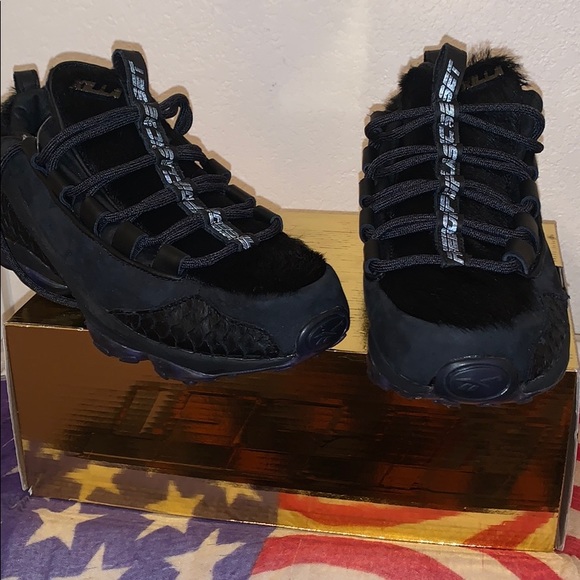 Shoes - Picture 1 of 3